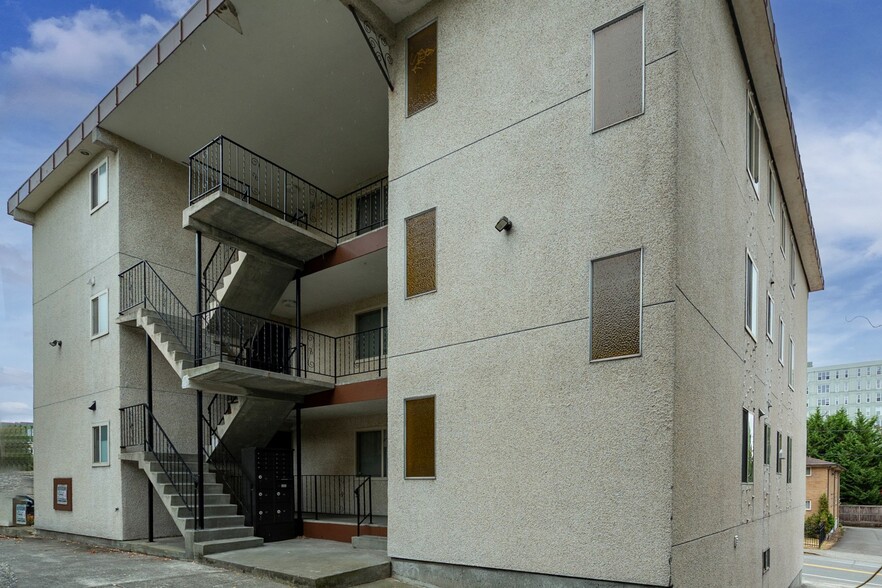More Photos Of 7101 6th Ave NE, Seattle Apartments For Sale