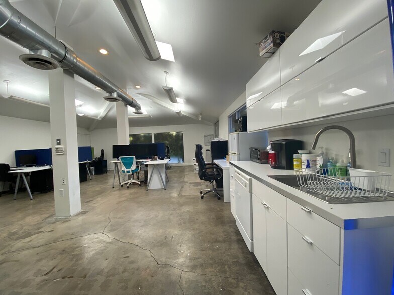 More Photos Of 2020 S Robertson Blvd, Los Angeles Loft Creative Space For Lease