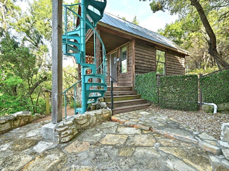 More Photos Of 610 Crystal Creek Dr, Austin Specialty For Sale