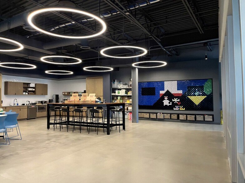 More Photos Of 33 Tech Valley Dr, East Greenbush Flex For Lease