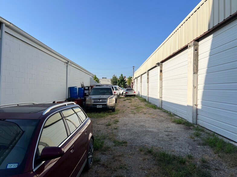 More Photos Of 706 E McKinney St, Denton Auto Repair For Sale