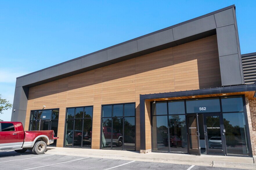 More Photos Of 504 E Centerton Blvd, Centerton Storefront Retail Office For Lease