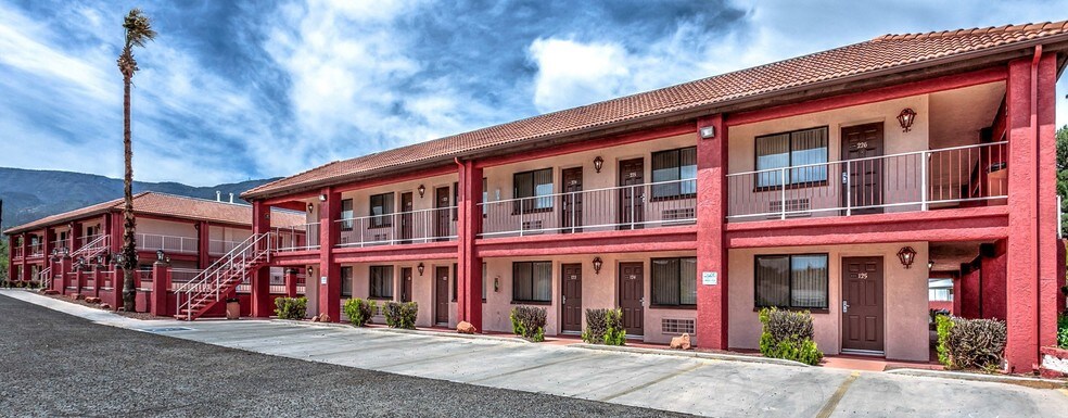 More Photos Of 301 W State Route 89A, Cottonwood Hotel For Sale