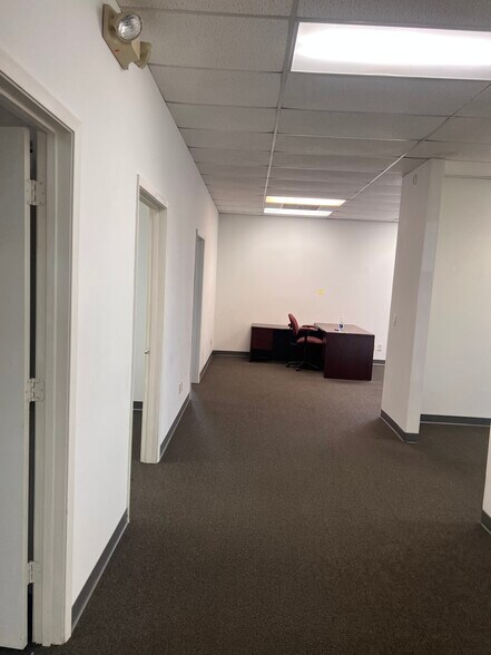 More Photos Of 1537 Vermont St, Des Moines Light Distribution For Lease