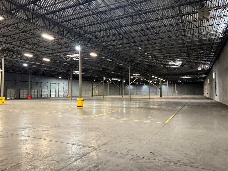 More Photos Of 635 Gellhorn Dr, Houston Warehouse For Lease