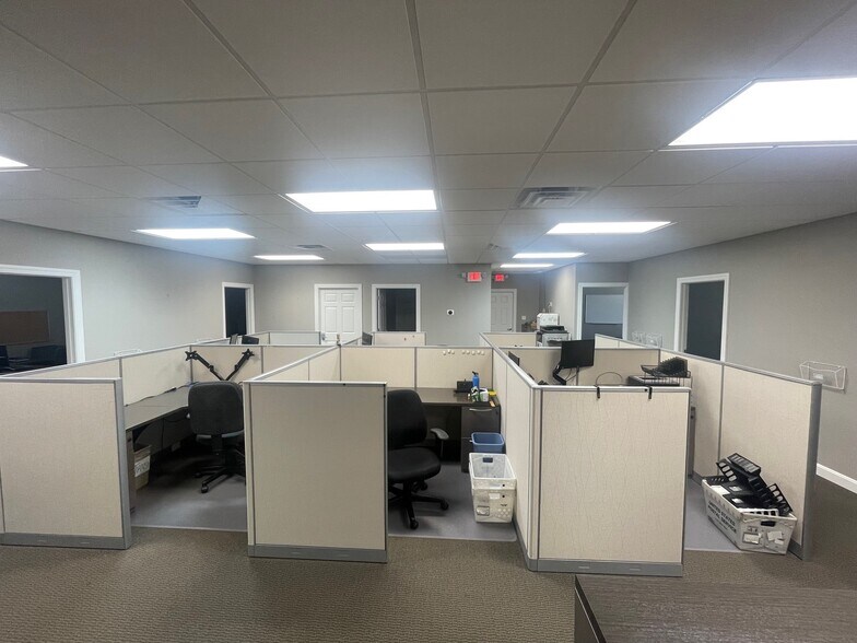 More Photos Of 10105 Hedden Rd, Evansville Warehouse For Sale