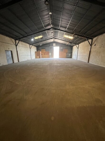 More Photos Of 712 17th St, Bakersfield Warehouse For Lease