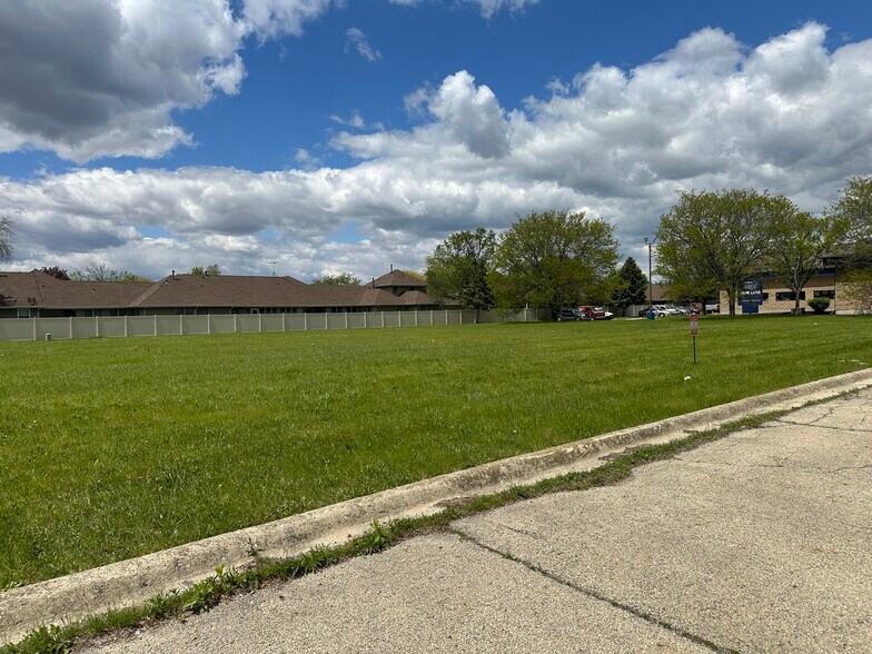 More Photos Of 99 W Merchants Dr, Oswego Land For Sale