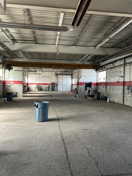 More Photos Of 15708 Brookpark Rd, Brook Park Warehouse For Lease