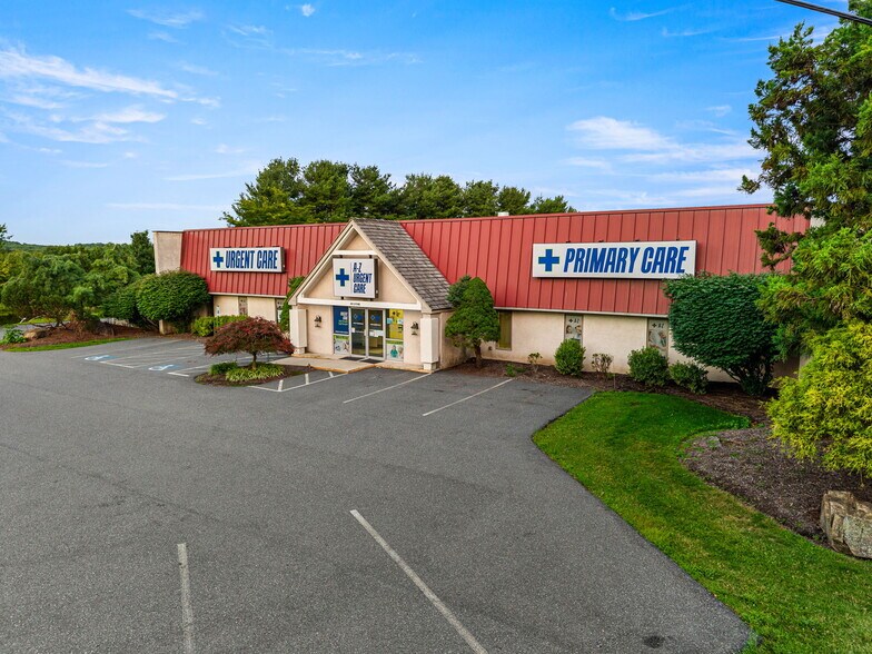 More Photos Of 51 S Pine St, Elverson Office For Sale