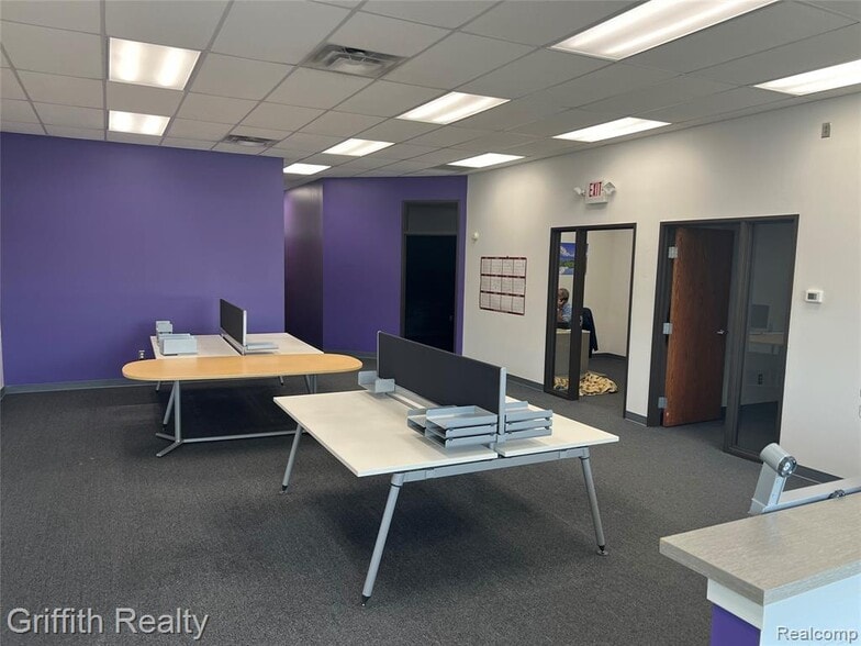 More Photos Of 5840-5936 Sterling Dr, Howell Flex For Lease