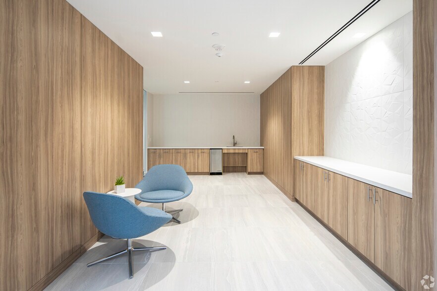 More Photos Of 12377 Merit Dr, Dallas Office For Lease