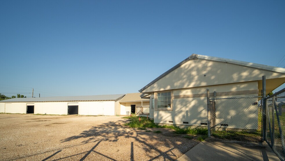 More Photos Of 2203 Port Lavaca Dr, Victoria Industrial For Sale