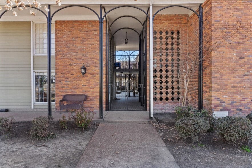 More Photos Of , Memphis Multifamily For Sale