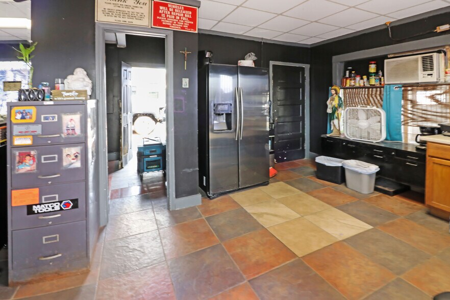 More Photos Of 1106 Wayside Dr, Houston Auto Repair For Sale