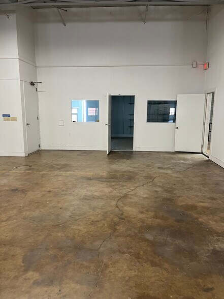 More Photos Of 147 Pittsburg St, Dallas Flex For Sale