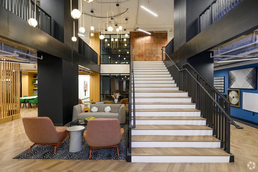 More Photos Of 2000 Pennsylvania Ave NW, Washington Office For Lease