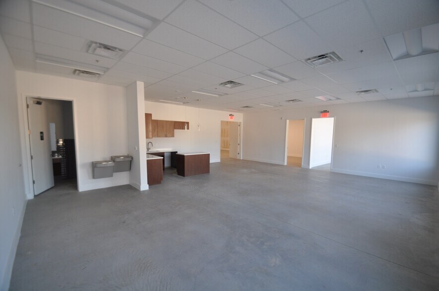 More Photos Of 10555 N County Rd, Frisco Showroom For Lease