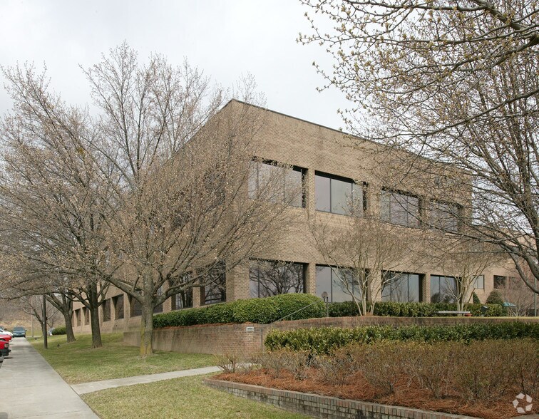 More Photos Of 4025 University Pky, Winston-Salem Unknown For Lease