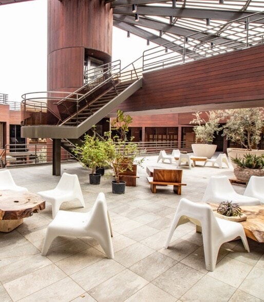 More Photos Of 29160 Heathercliff Rd, Malibu Office For Lease