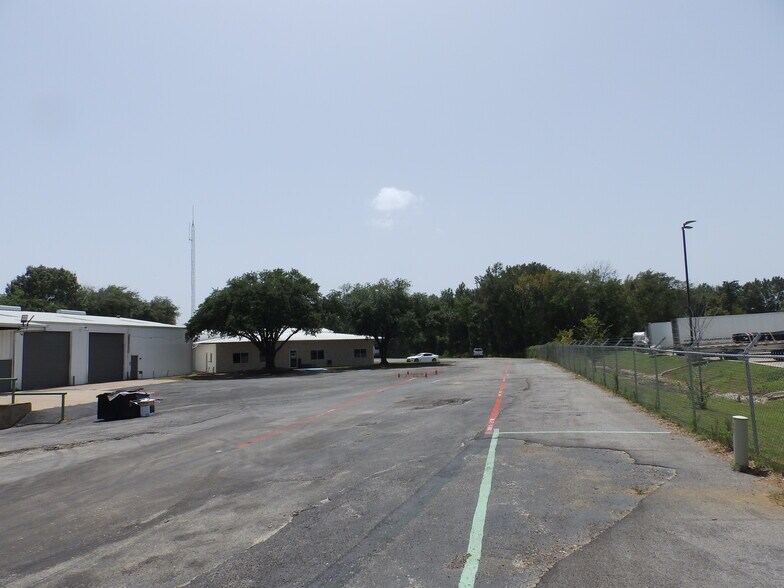 More Photos Of 2005 Tile Factory Rd, Palestine Manufacturing For Lease