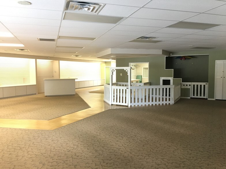 More Photos Of 906 North St, Nacogdoches Office For Lease
