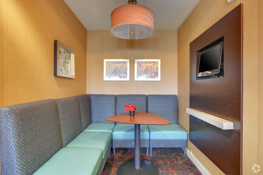 More Photos Of 8018 Delaware Pl, Merrillville Hotel For Sale