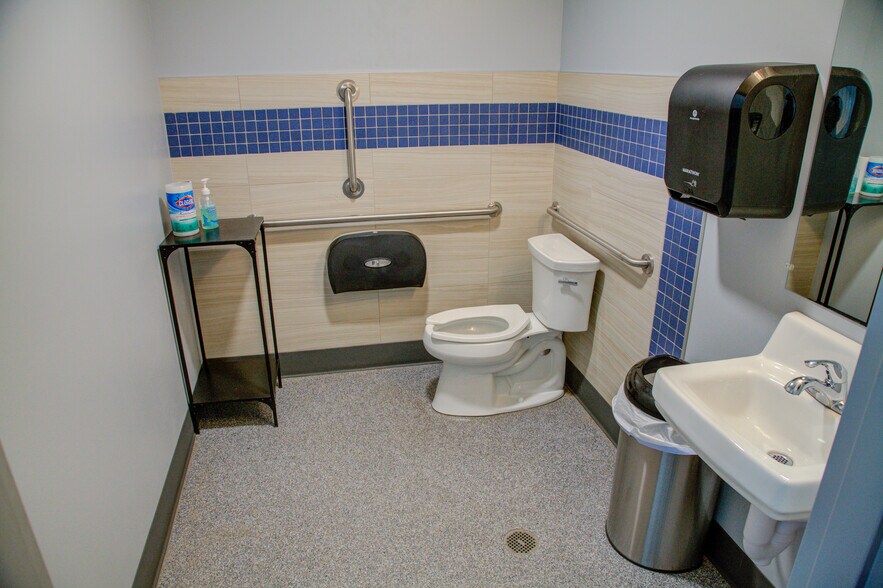 More Photos Of 2364 Industrial Ln, Broomfield Warehouse For Sale