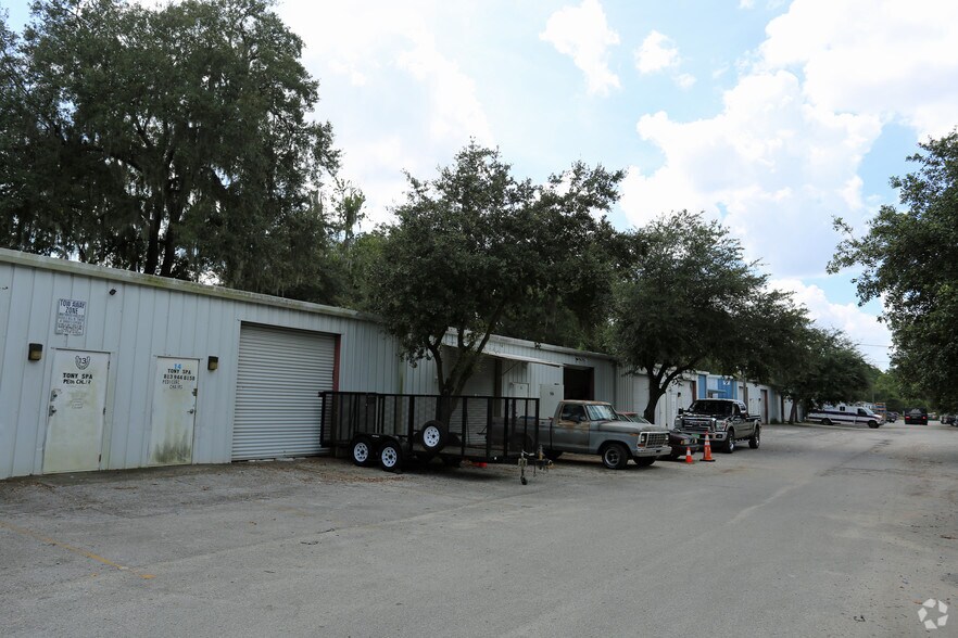 More Photos Of 911 S Woodrow Wilson St, Plant City Warehouse For Lease