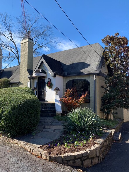 More Photos Of 3216 Paces Ferry Pl, Atlanta Storefront Retail Office For Lease