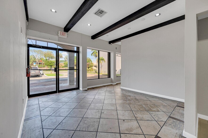 More Photos Of 4768-4772 NW 167th St, Miami Lakes Storefront Retail Office For Lease