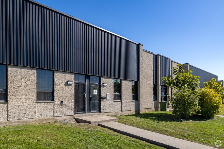 More Photos Of 731-749 Av Meloche, Dorval Light Distribution For Lease