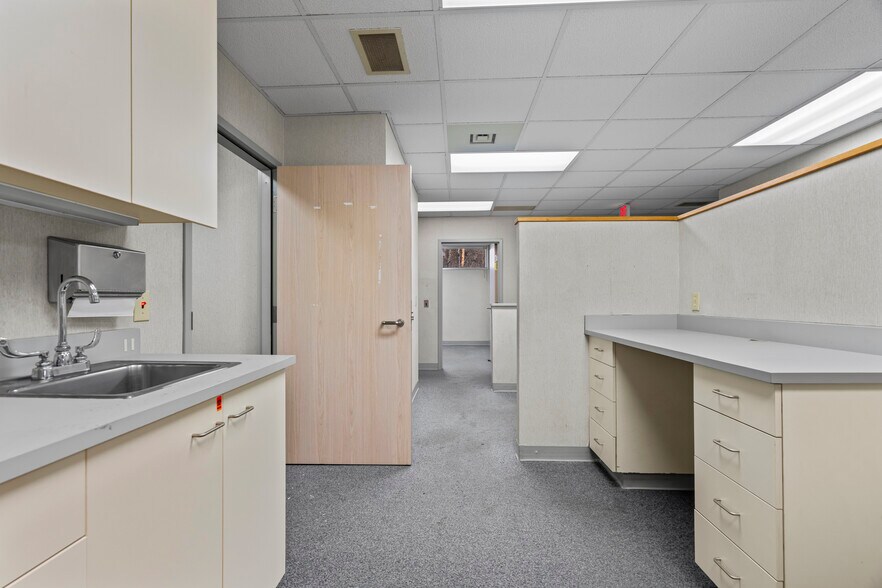 More Photos Of 170 Cardiology Pl, Commerce Healthcare For Lease