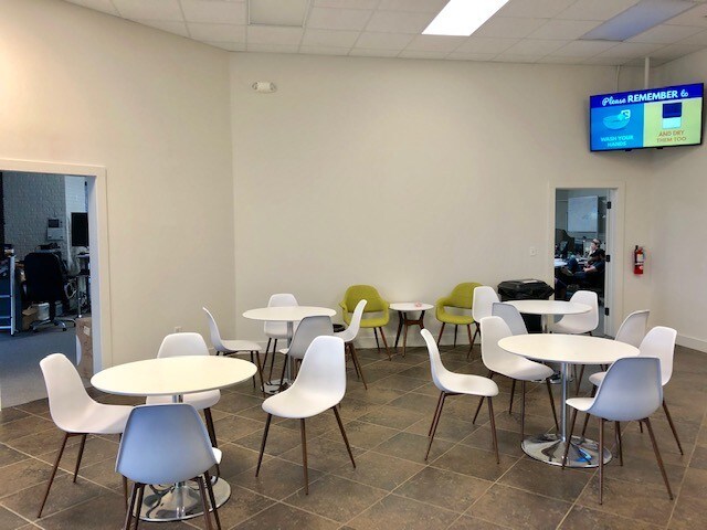 More Photos Of 304 Heritage Dr, Oxford General Retail For Lease