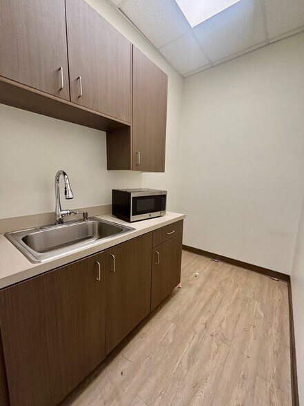 More Photos Of 72140 Magnesia Falls Dr, Rancho Mirage Office Residential For Lease