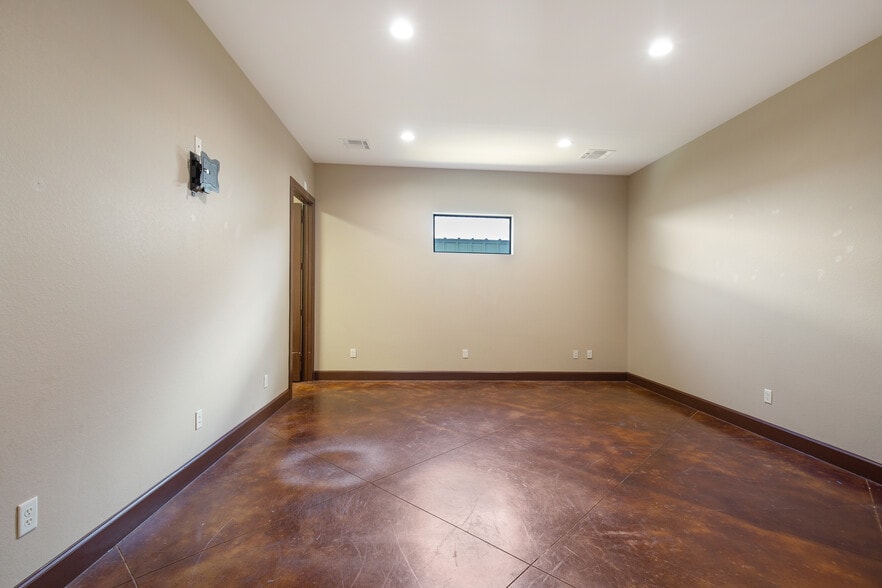 More Photos Of 14375 Liberty St, Montgomery Coworking Space