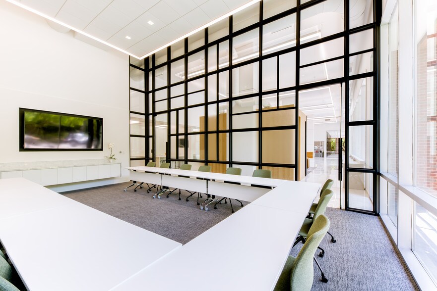 More Photos Of 3710 Rawlins St, Dallas Coworking Space