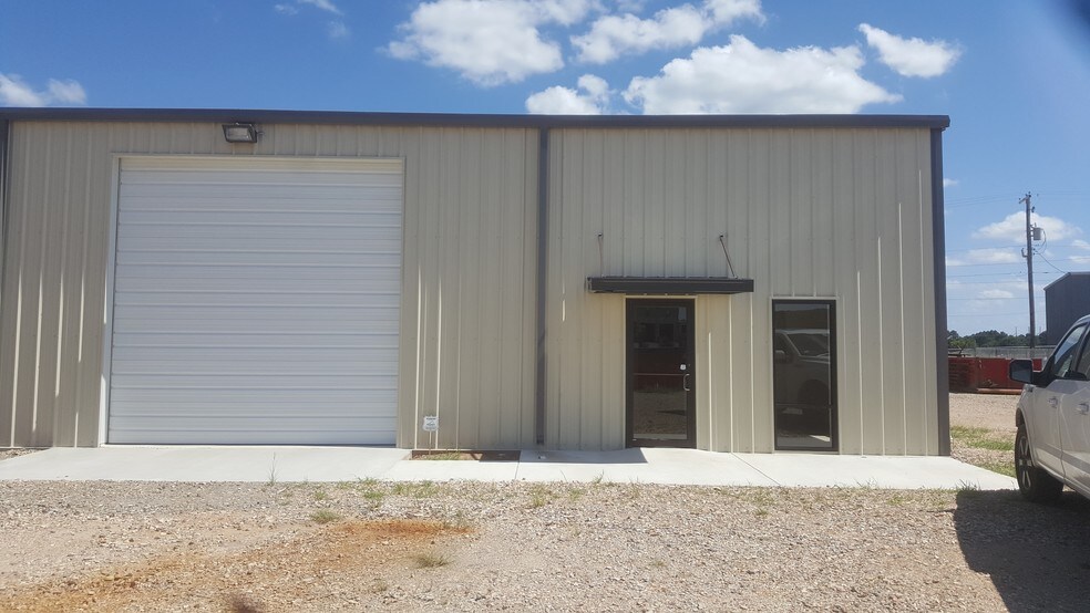 More Photos Of 820 W Harrison Rd, Longview Warehouse For Lease