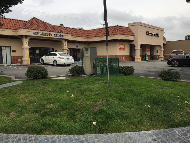 More Photos Of 7005-7011 Somerset Blvd, Paramount Storefront Retail Office For Lease