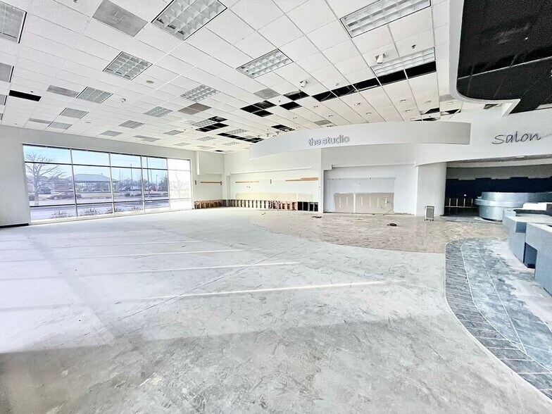 More Photos Of 9626 Rockville Rd, Avon Unknown For Lease