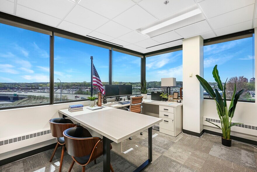 More Photos Of 13100 Wayzata Blvd, Minnetonka Office For Lease