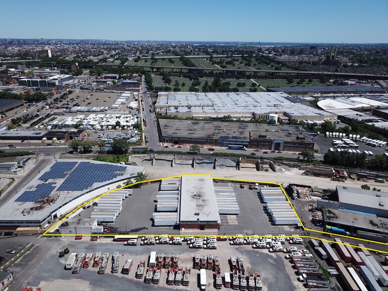 More Photos Of 1 Railroad Pl, Maspeth Warehouse For Lease