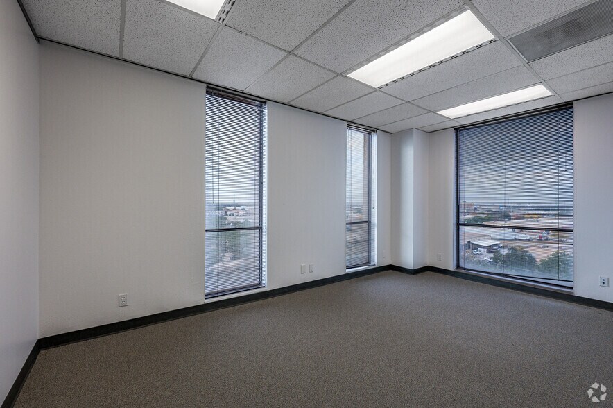 More Photos Of 1140 Empire Central Dr, Dallas Office For Sale