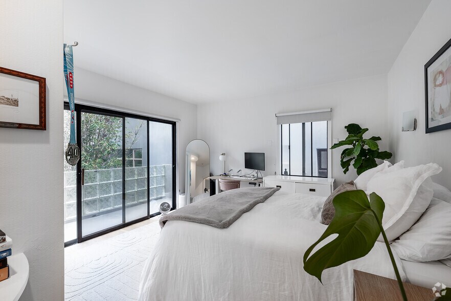 More Photos Of 22 28th Ave, Venice Apartments For Sale