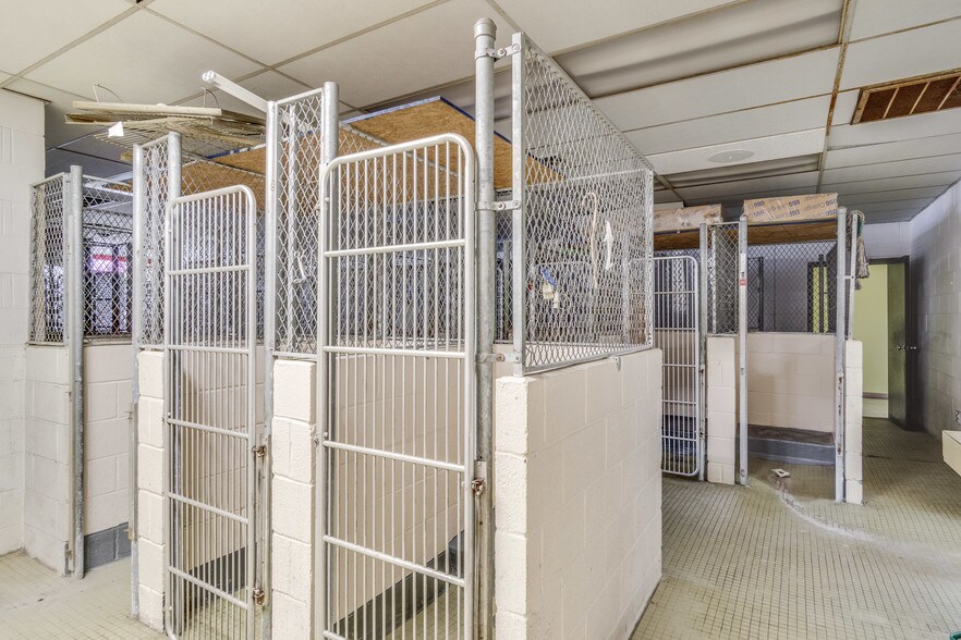 More Photos Of 5410 Allen Rd, Allen Park Medical For Sale