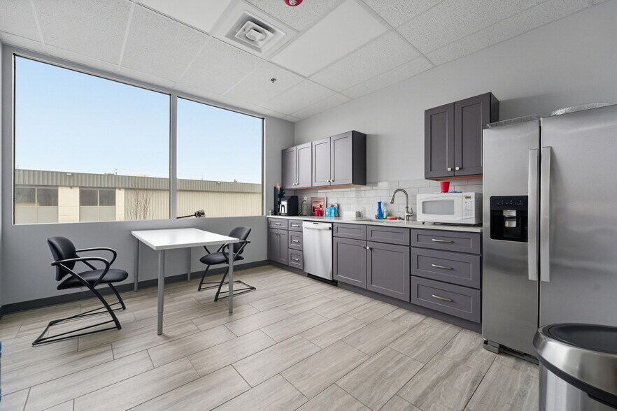 More Photos Of 2920 George Washington Way, Richland Office For Sale