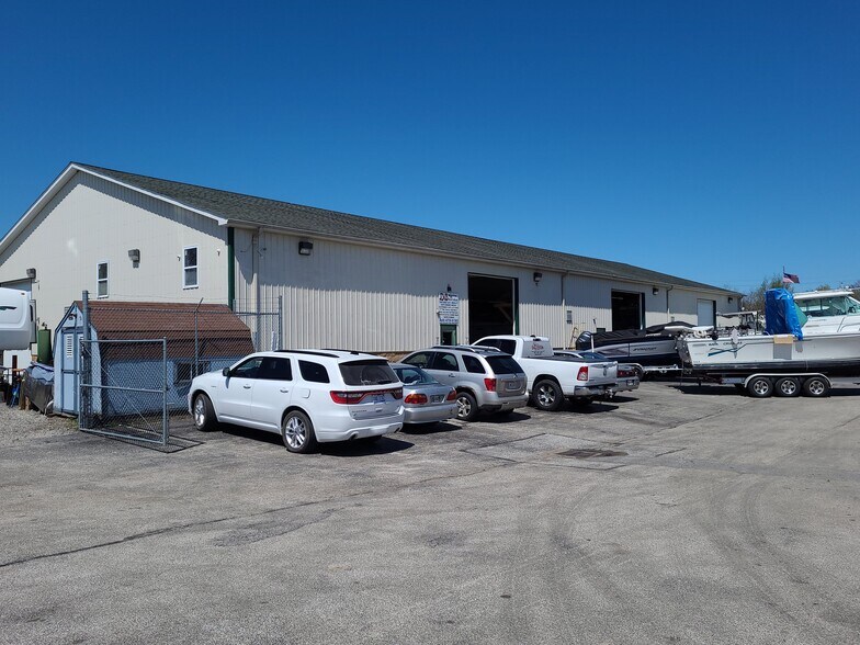 More Photos Of 5750 N Ridge Rd, Madison Light Manufacturing For Sale