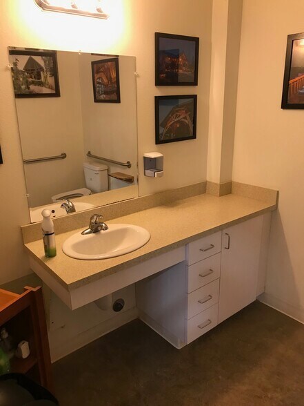 More Photos Of 985 NW Noble Dr, Estacada Warehouse For Lease