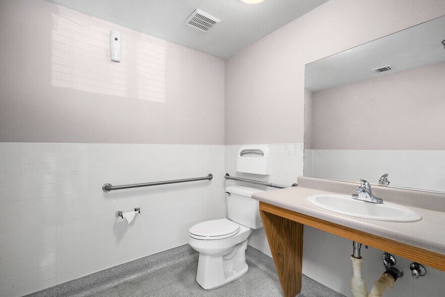 More Photos Of 5955 Capistrano Ave, Atascadero Office For Lease