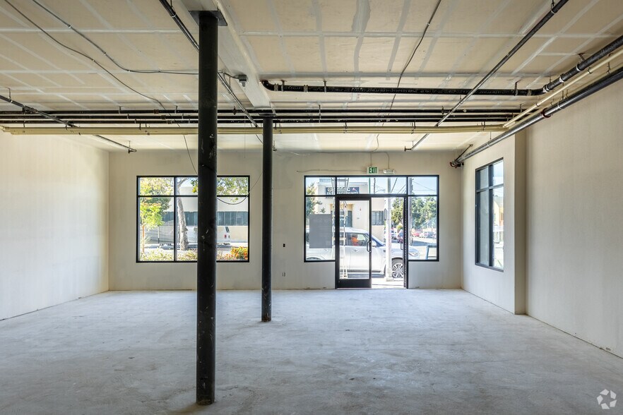 More Photos Of 990 W Grand Ave, Oakland Apartments For Lease